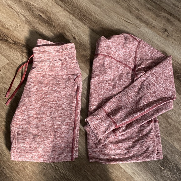 Two piece- Women’s size 4 lululemon jogger and hoodie -heathered maroon colour - Picture 1 of 11